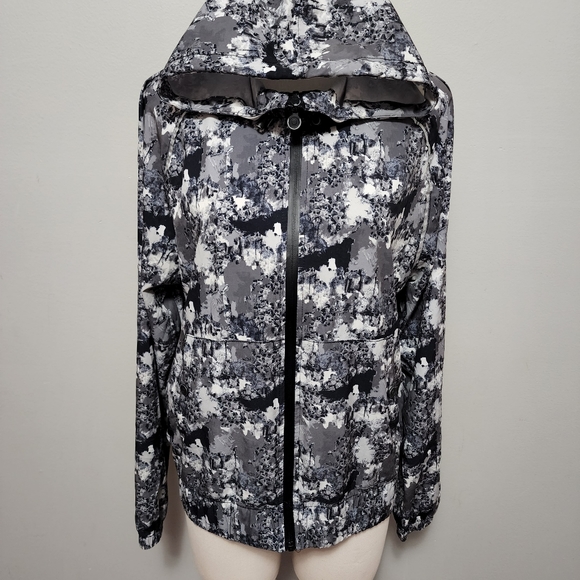 Hunter for Target gray digital camo  performance hooded windbreaker size medium - Picture 2 of 8